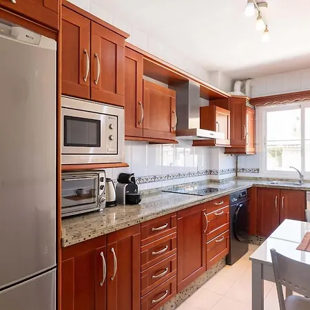 Spacious 3-bedroom In Apartment *