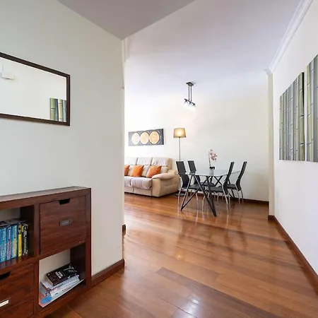Spacious 3-bedroom In Apartment *