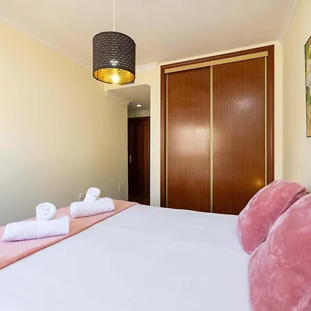 Spacious 3-bedroom In Apartment *